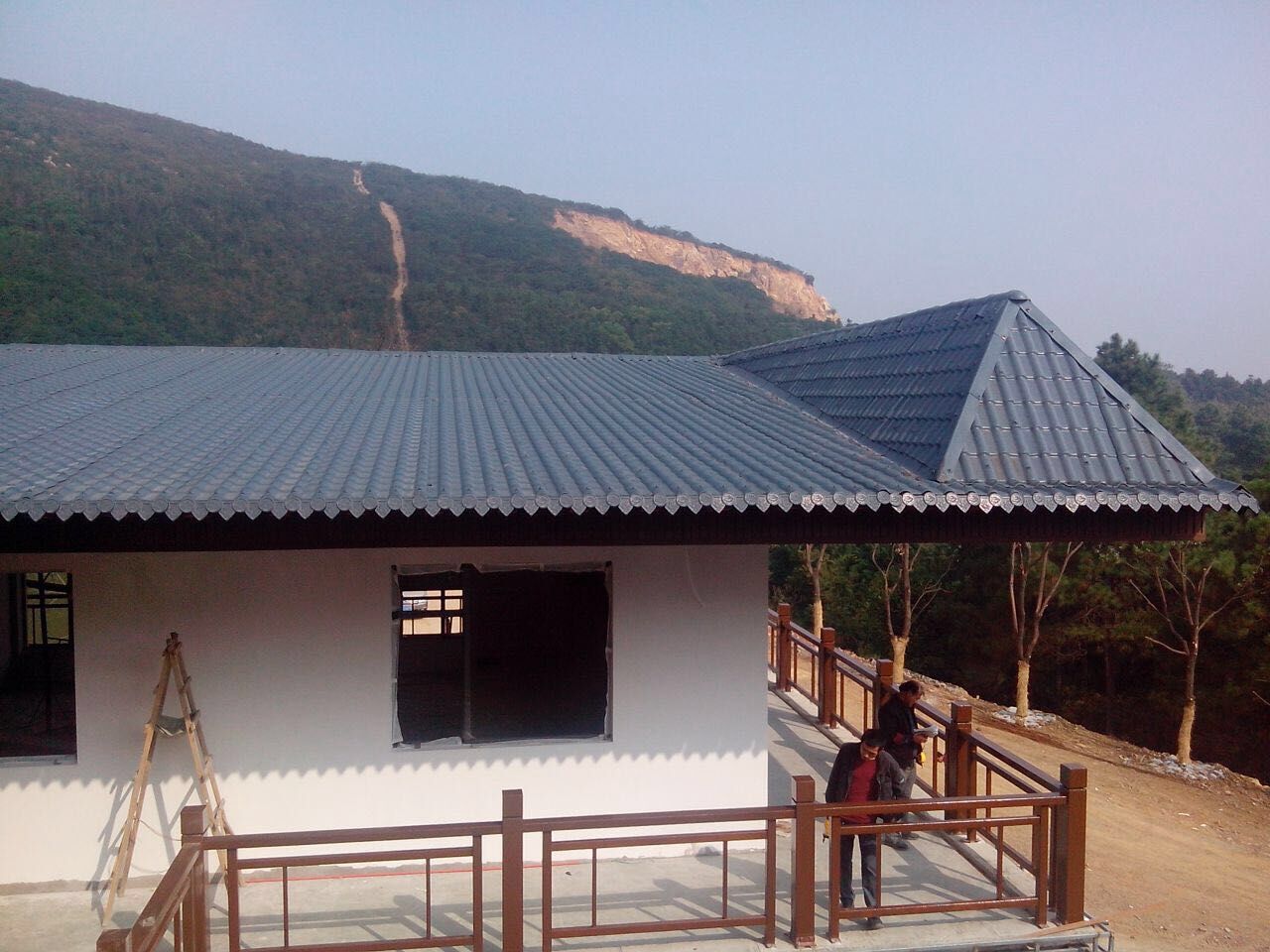 合成樹脂瓦是彩鋼瓦和琉璃瓦的最佳替代產(chǎn)品