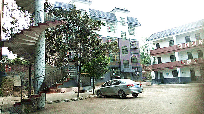 為莘莘學(xué)子的安全保駕護(hù)航，樹(shù)脂瓦當(dāng)仁不讓